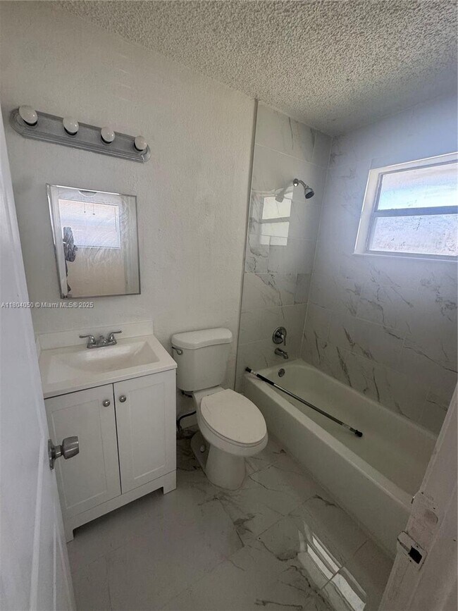 Foto del edificio - 2856 NW 14th St