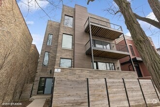 Building Photo - 1745 N Hoyne Ave