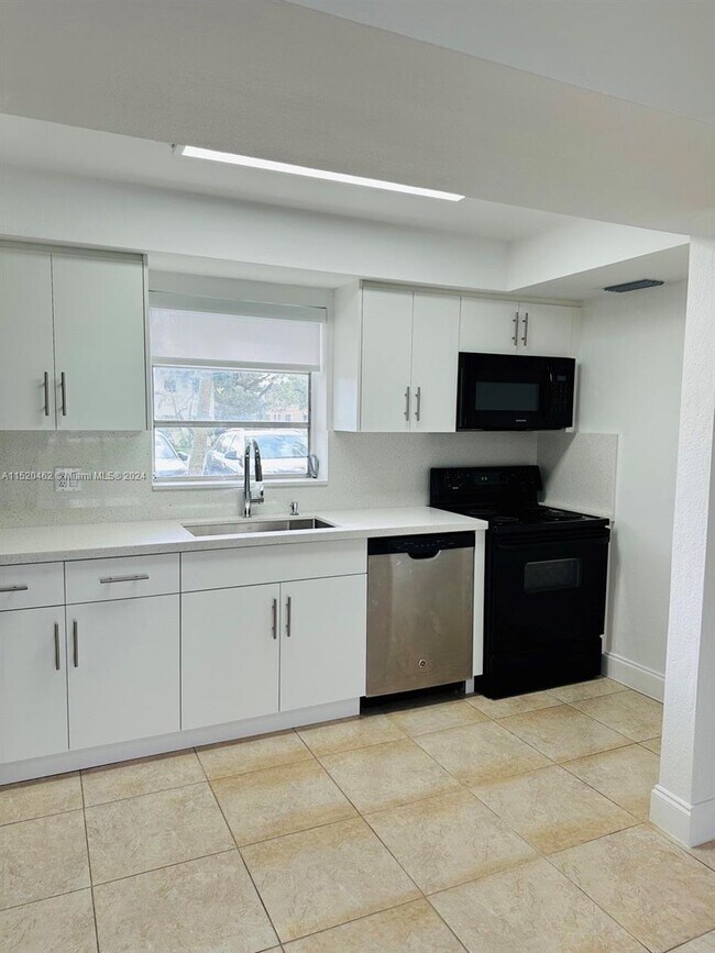 Foto del edificio - 7304 SW 82nd St