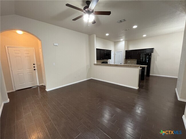 Foto del edificio - 685 Creekside Cir