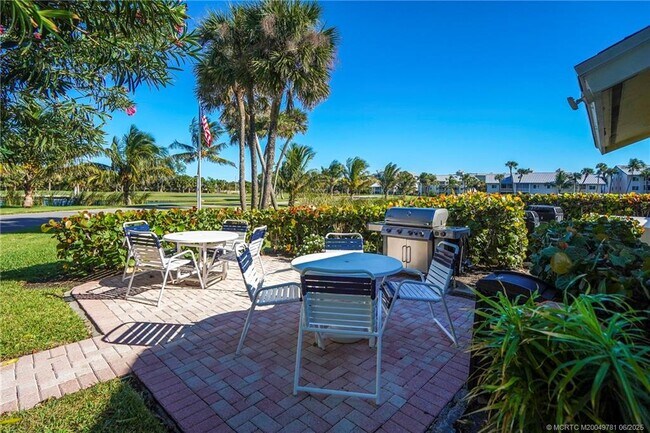 Foto del edificio - 5532 NE Gulfstream Way