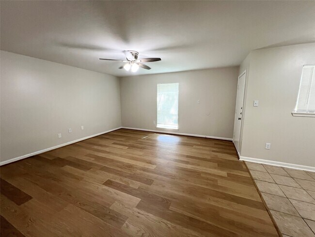 Foto del edificio - 130 Oyster Creek Dr