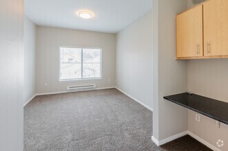 2BA, 2BA - 1055SF - River Trail