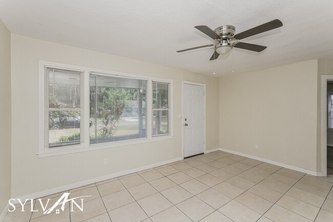 Building Photo - Experience the Lifestyle awaiting you!
