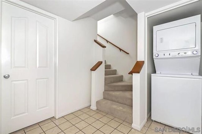 Building Photo - PB 3br Townhome $6000 to share Pacific Bea...