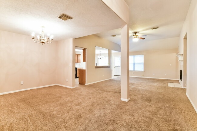 Foto del edificio - 3219 Candlepine Dr