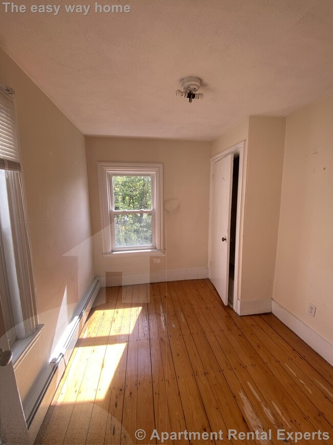 Building Photo - 112 Thorndike St