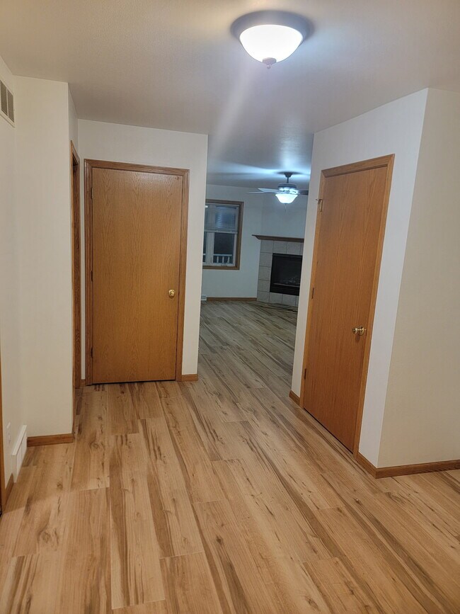 Foto del edificio - 664 S Burr Oak Ave