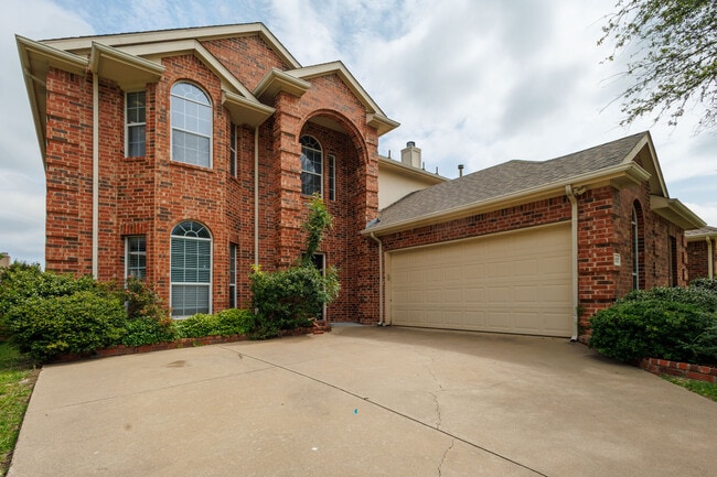 Building Photo - 6107 Lakecrest Dr