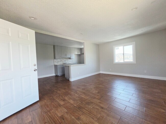 Building Photo - 9949 Pinewood Ave