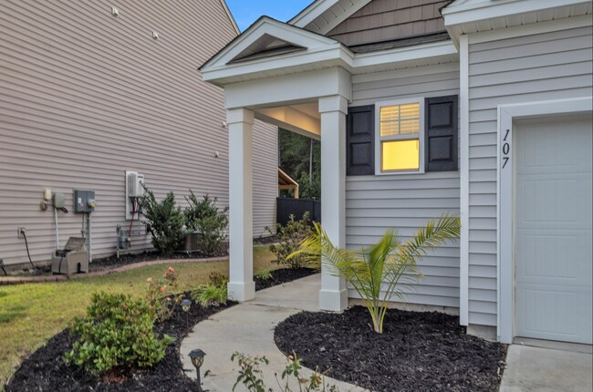 Foto del edificio - Modern Living in Summerville