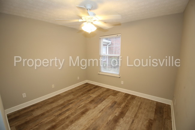 Building Photo - Two bedroom patio home in Crestwood, KY