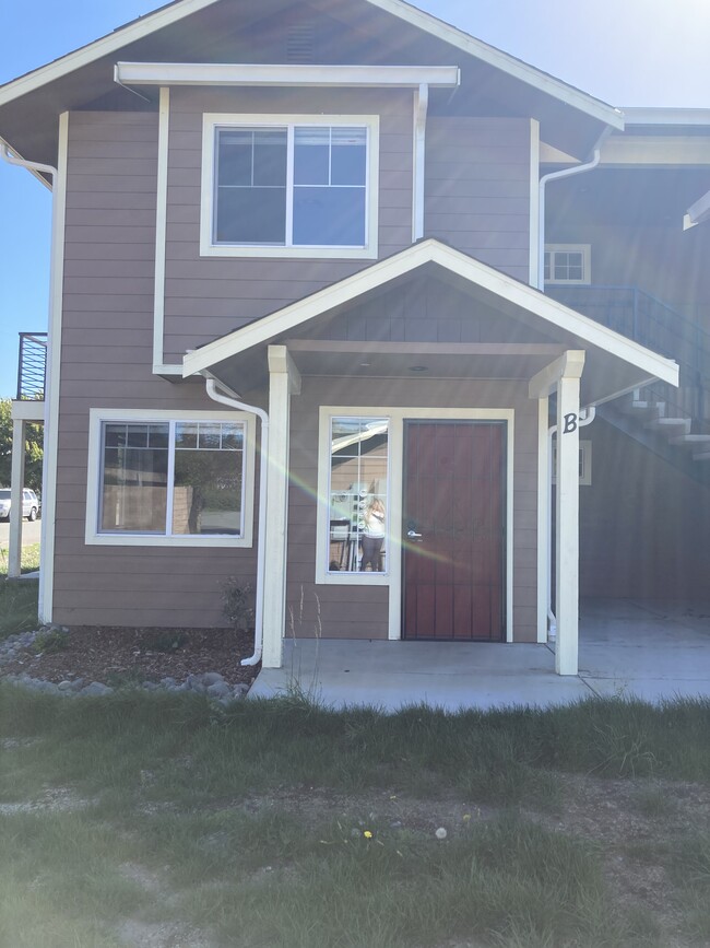 Foto del edificio - 2052 Smith Ln