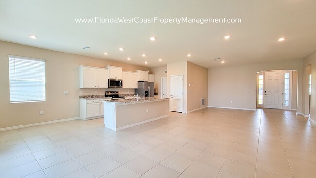 Building Photo - LARGE 3 BEDROOM- 2 BATH LAKEWOOD RANCH HOME FOR RENT! DIRECT LAKE VIEWS! ANNUAL LEASE!