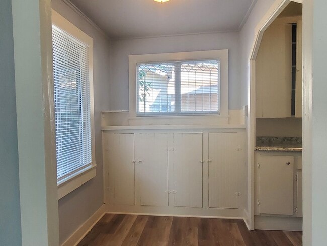 Building Photo - 324-342 S Buena Vista Ave