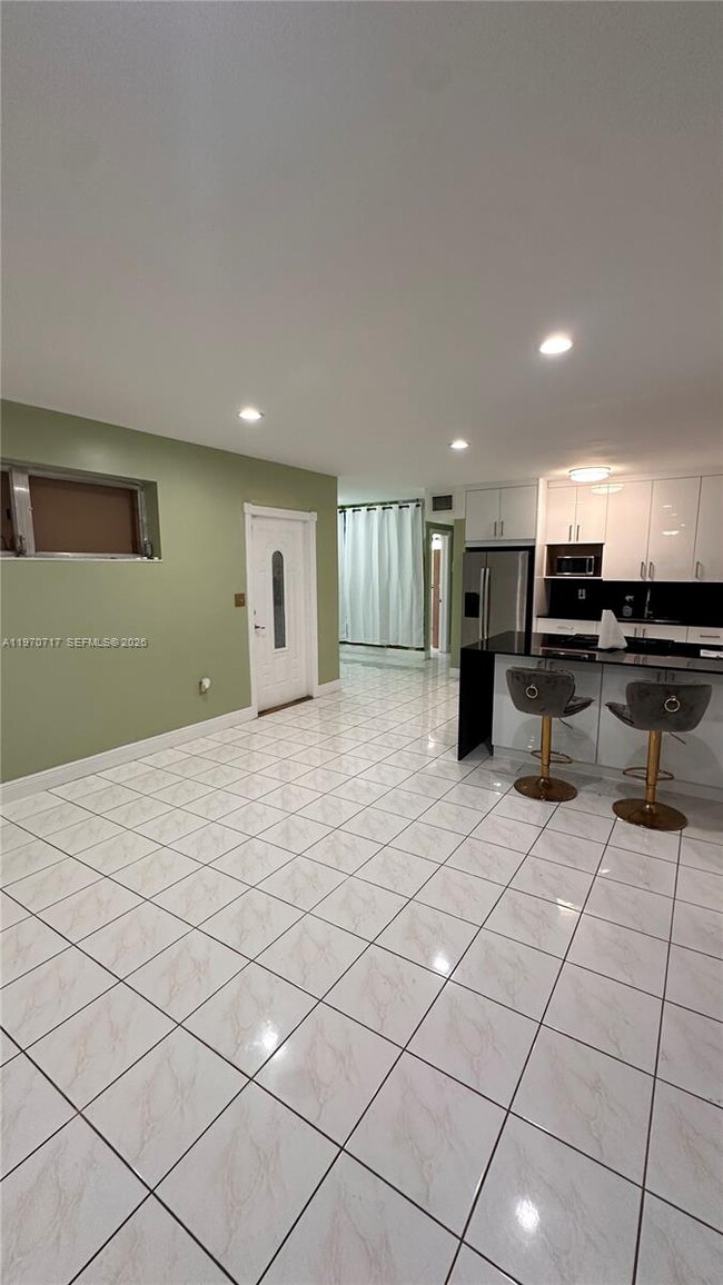 Foto del edificio - 110 NW 198th St