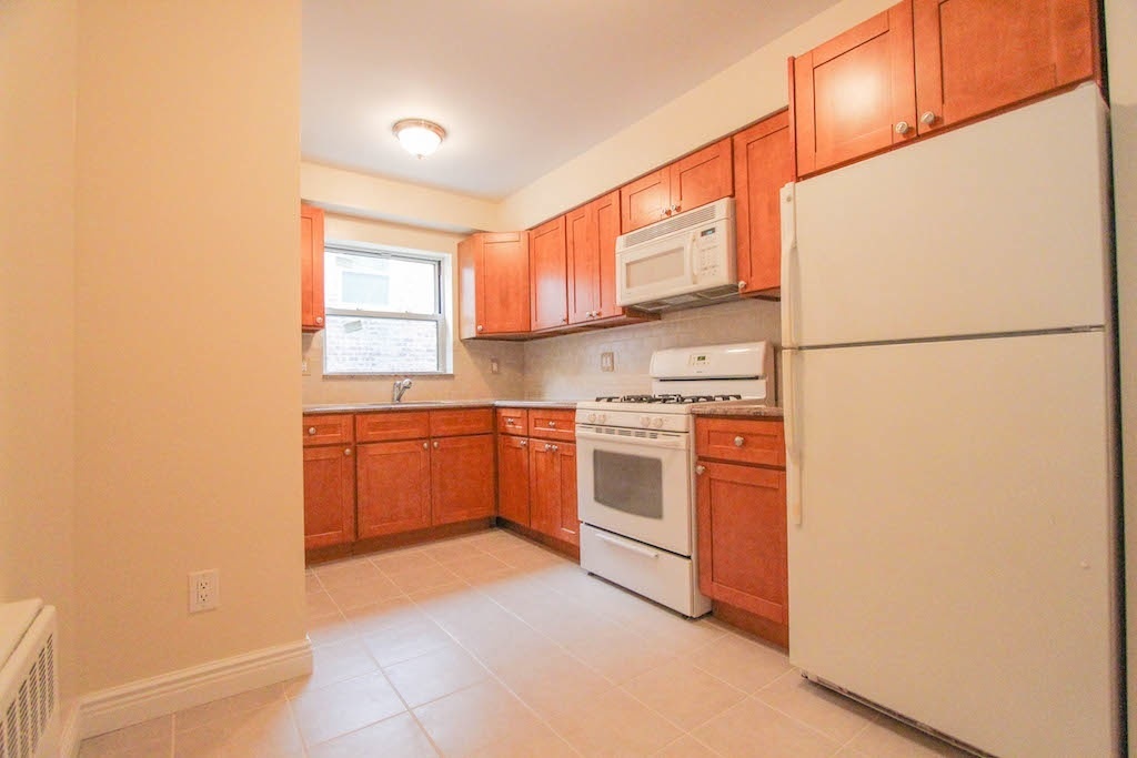 Foto principal - 219 W 252nd St