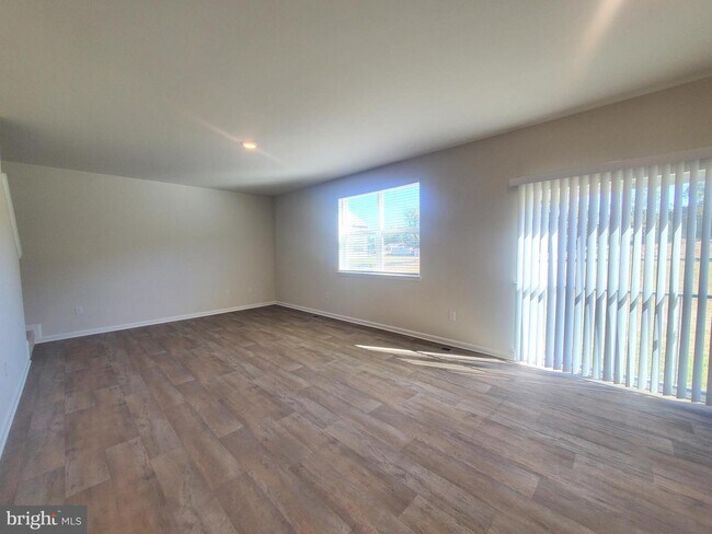 Building Photo - 77 BUNCHBERRY Ct
