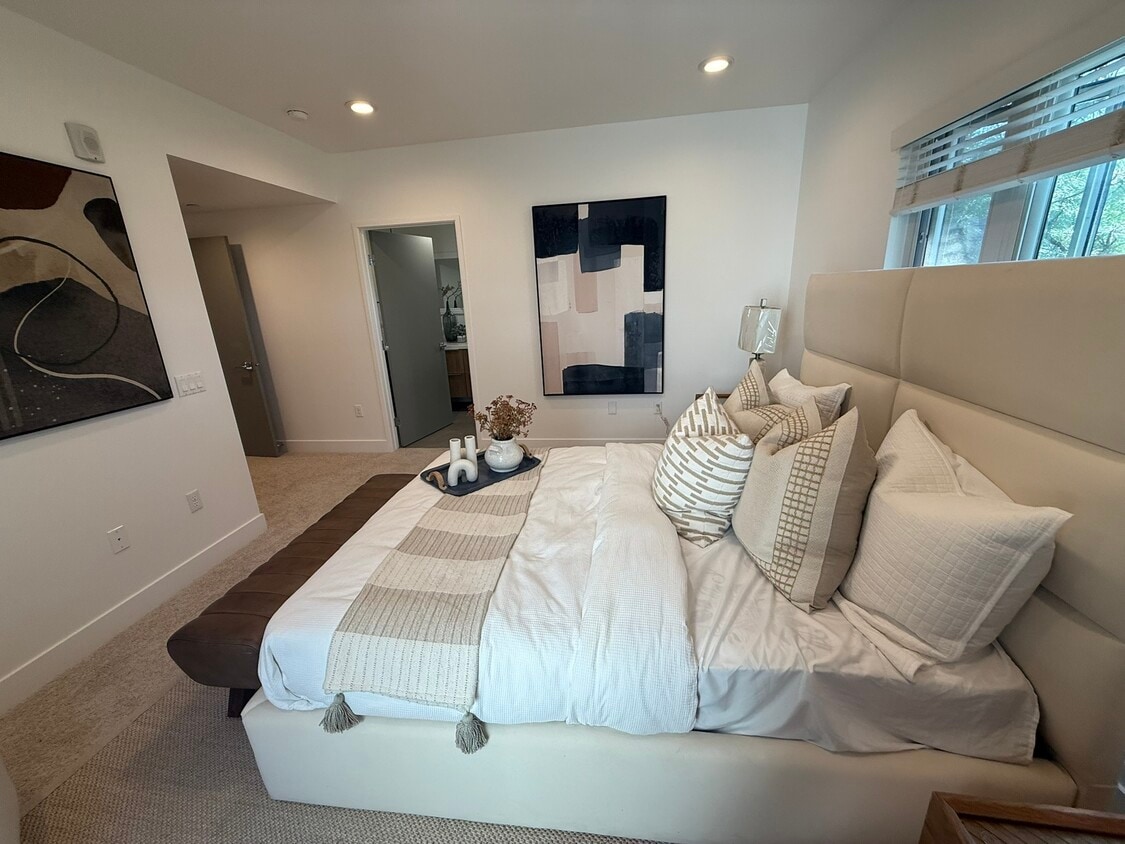 Primary Photo - 239 S Marengo Ave