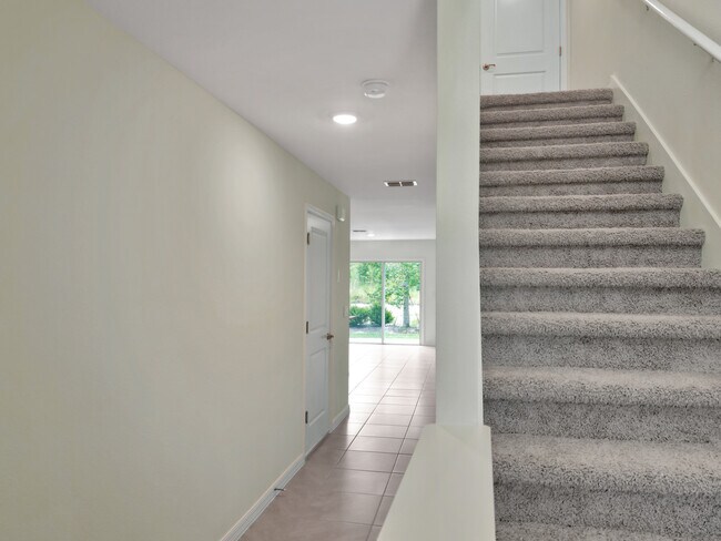Building Photo - 6585 SW 81st Lp