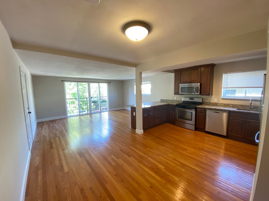 614 Forest Ct, Clayton, MO 63105 Apartments in Clayton, MO