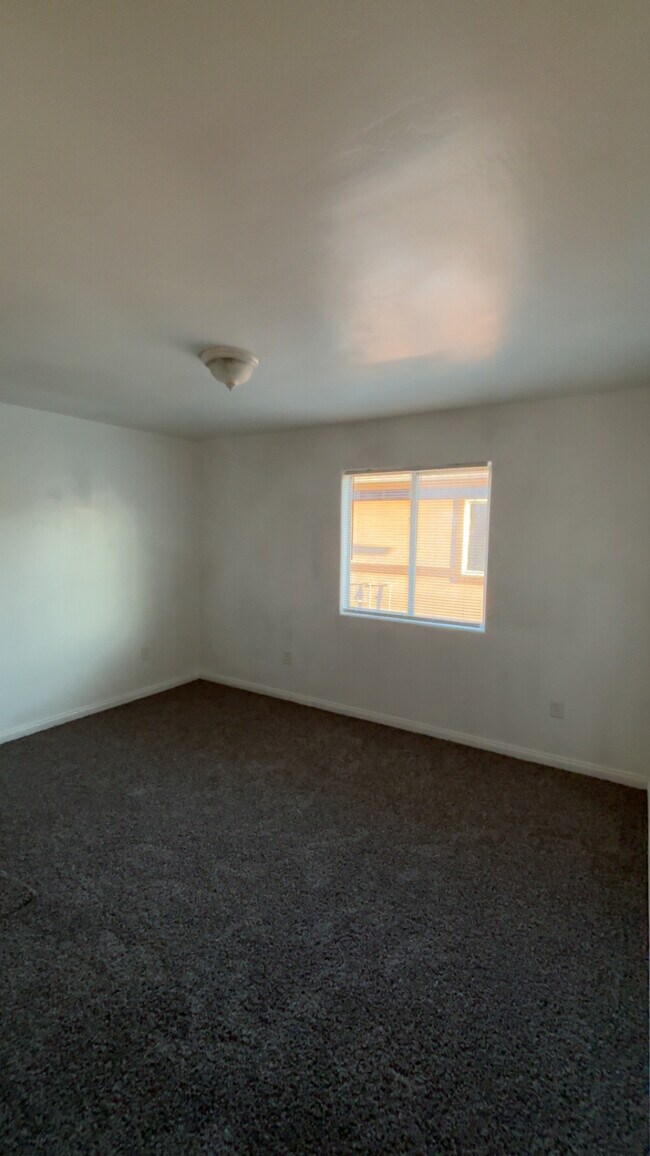 Building Photo - 326 Beardsley Ave