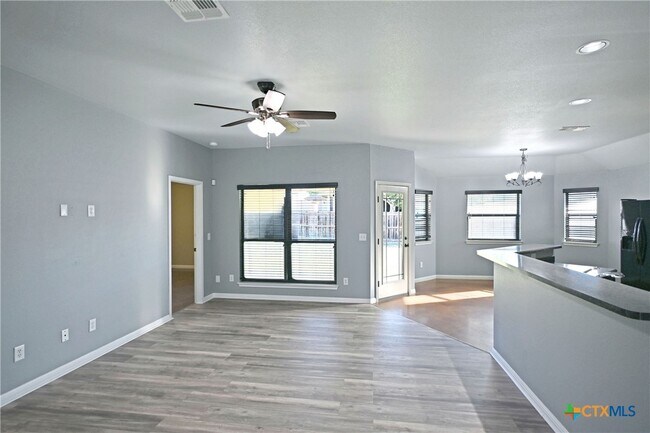 Foto del edificio - 2207 Hazelwood Dr