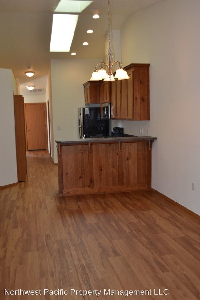 635637 Broad St S, Monmouth, OR 97361 Apartment for Rent in Monmouth