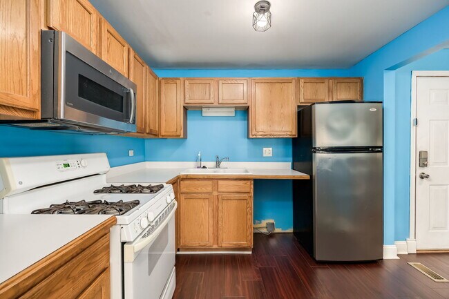 Building Photo - 9529 Minnick Ave