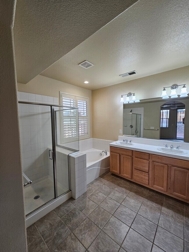 Building Photo - 3966 White Oak Ln