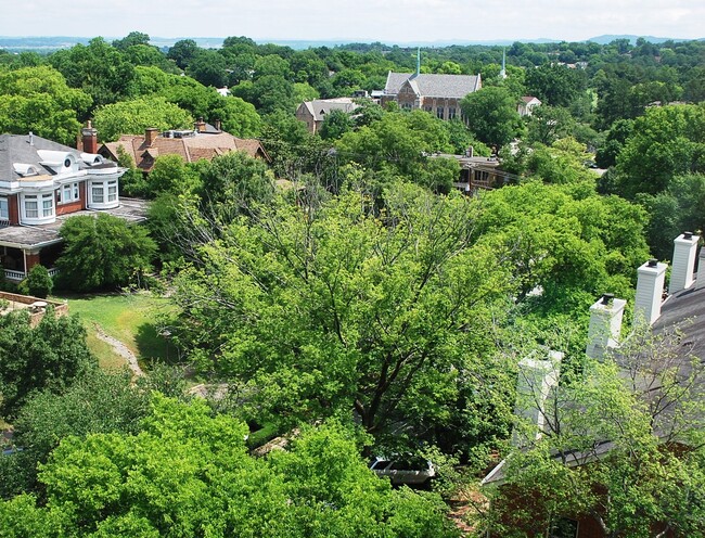 Building Photo - Greenbriar at the Altamont