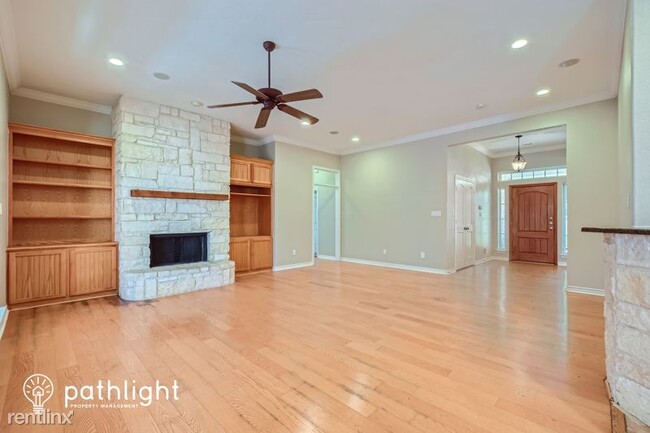 Foto del edificio - 4 br, 4 bath House - 4260 Monroe Dr UNIT