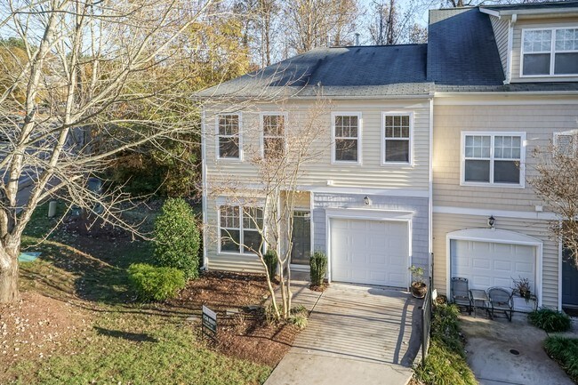 Building Photo - 546 Elm Ave