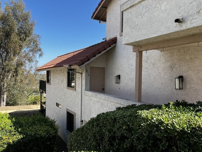 Building Photo - 3036 Avenida Christina