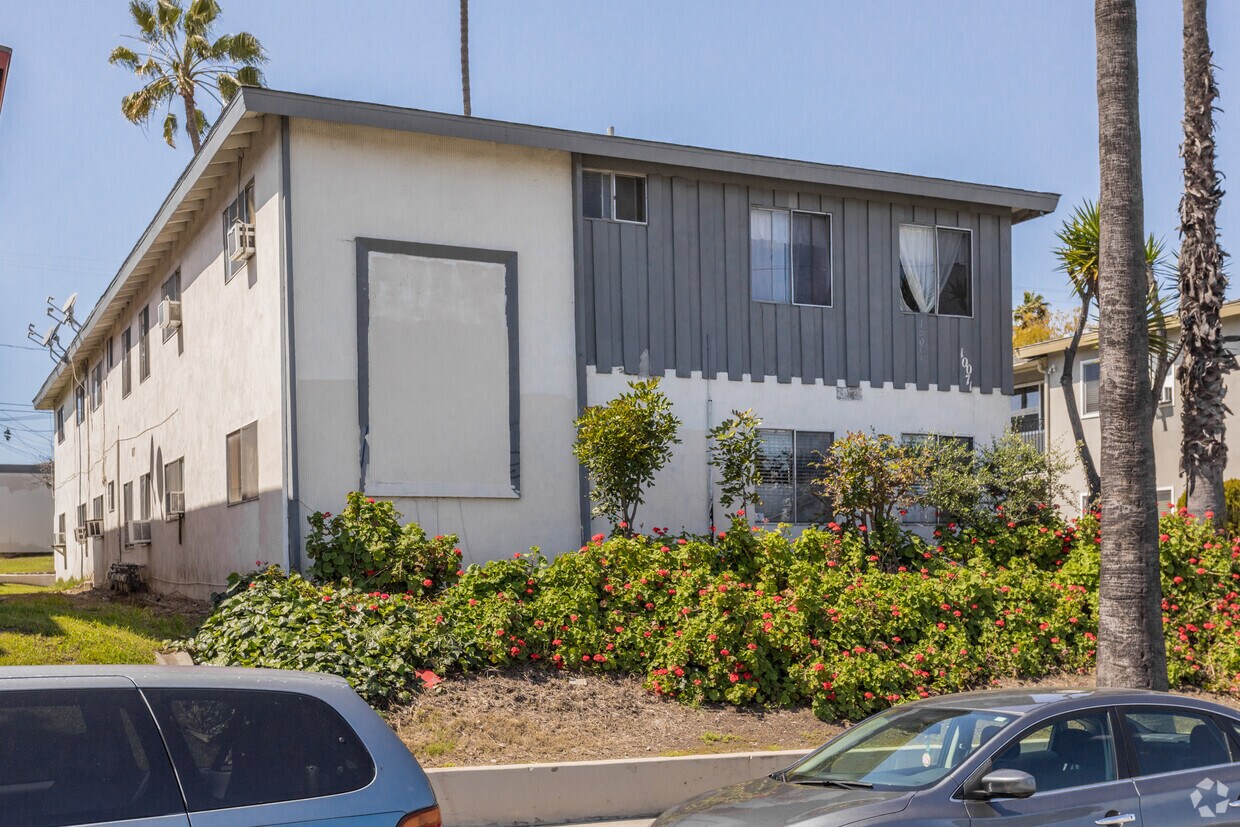 Carmenita Rd - 10071 Carmenita Rd