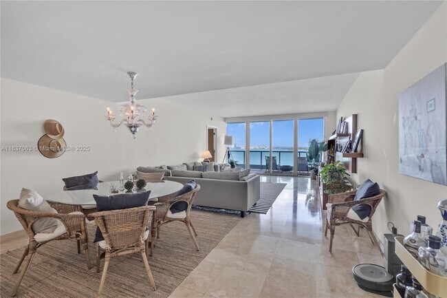 Foto del edificio - 1331 Brickell Bay Dr