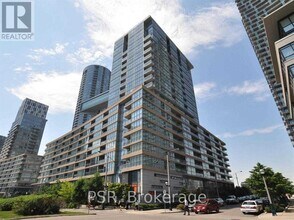 Building Photo - 10 Capreol Ct