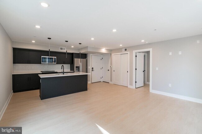 Foto del edificio - 6604 Ridge Ave