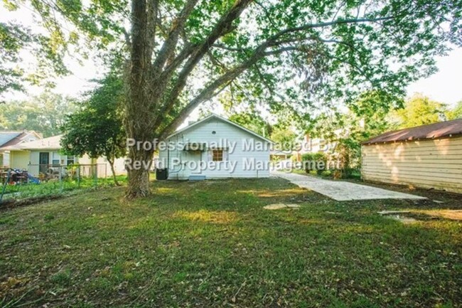 Building Photo - Newly Renovated 3 bed 2 Bath Home Near U o...