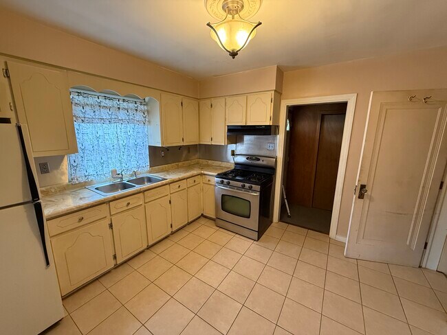 Foto del edificio - 22538 Raven Ave