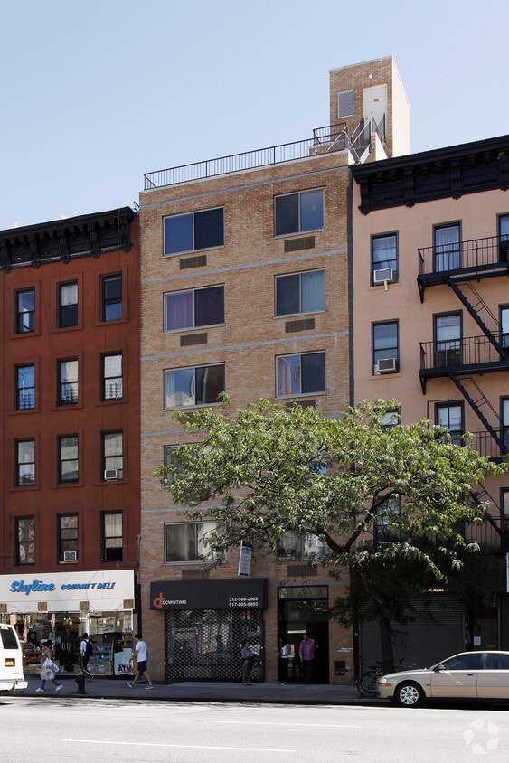 Building Photo - 698 Tenth Ave