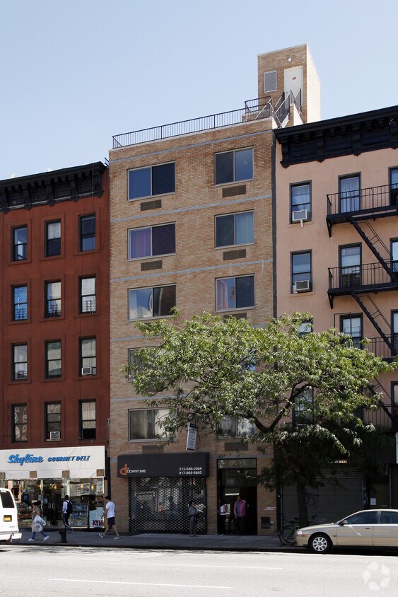Foto del edificio - 698 Tenth Ave