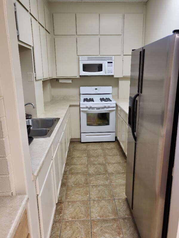 Building Photo - 836 CA-49