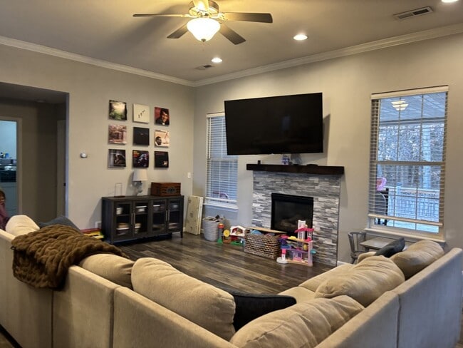 Foto del edificio - Gorgeous 3 Bedroom 2 Bathroom House!