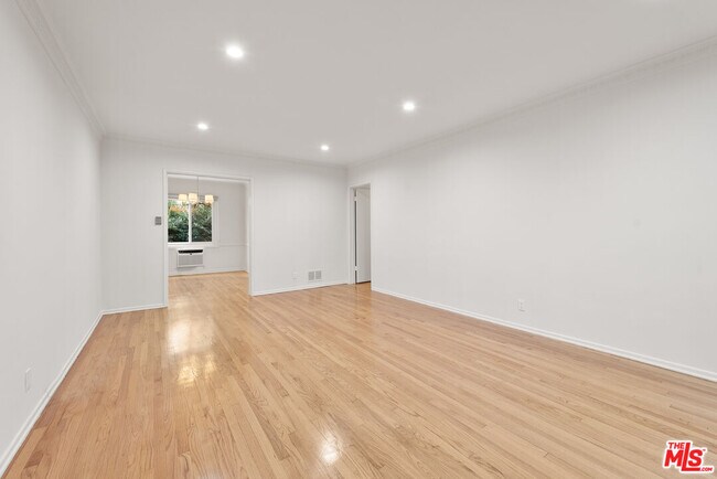 Foto del edificio - 1208 N Crescent Heights Blvd