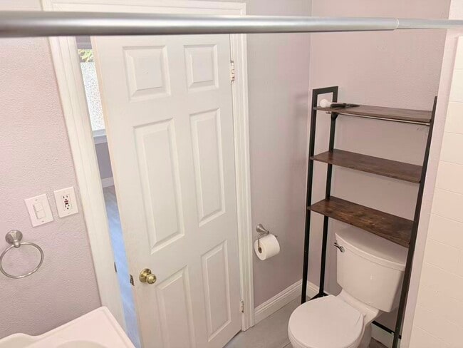 Building Photo - 110 N San Marino Ave