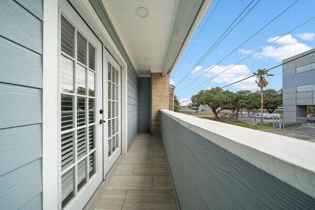 Building Photo - 3025 Bering Dr