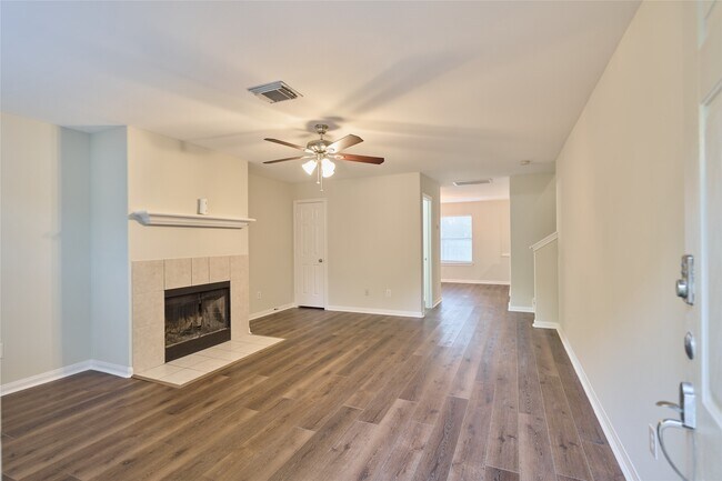 Foto del edificio - 3501 Buckingham Ln