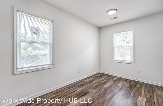Building Photo - 2 br, 1 bath House - 405 W. Brook