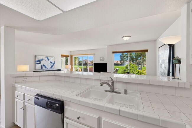 Building Photo - 78419 Terra Cotta Ct